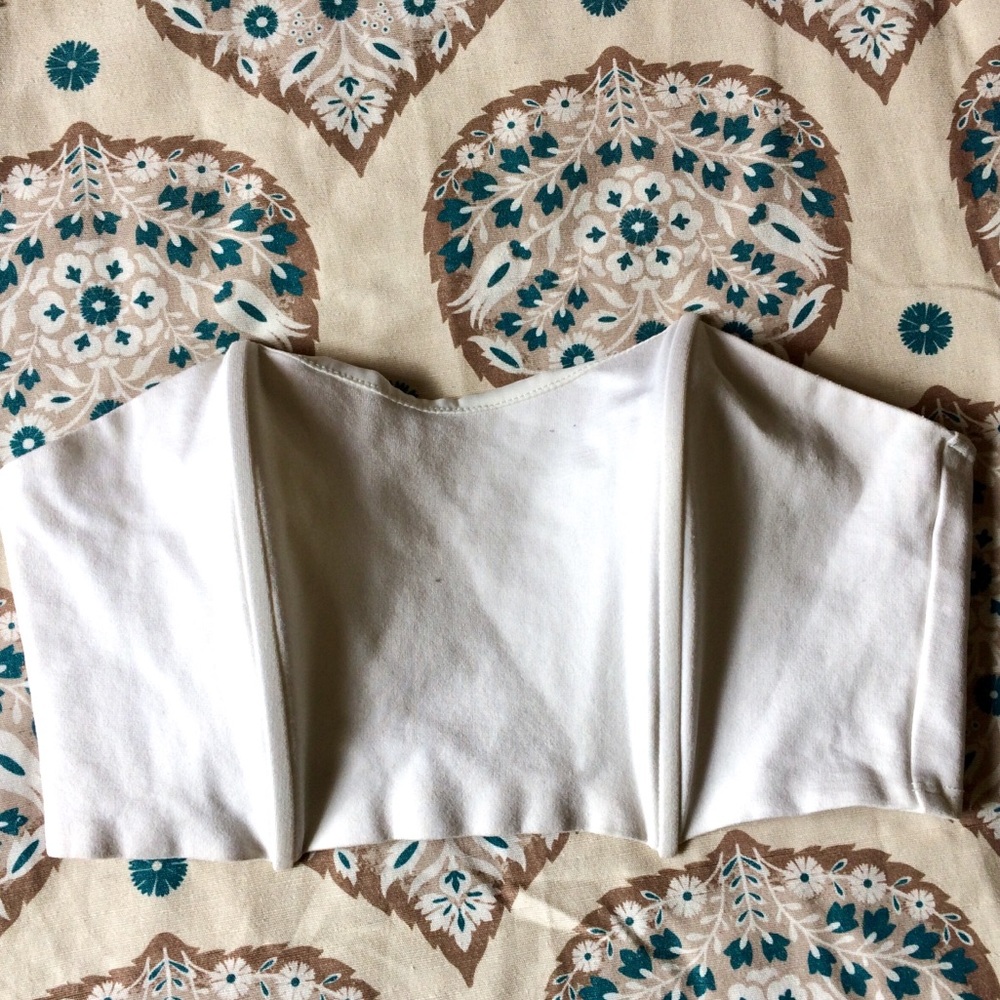⚠️SOLD⚠️ Large Foreign Exchange White Crop Bandeau